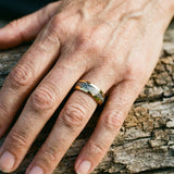 Ring with diamond inlays in gold