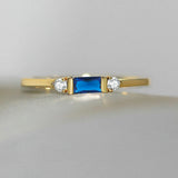 Impressive blue ring with a sparkling center